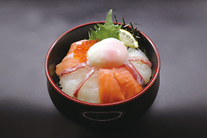 サーモンと瀬戸の真鯛あいのり丼