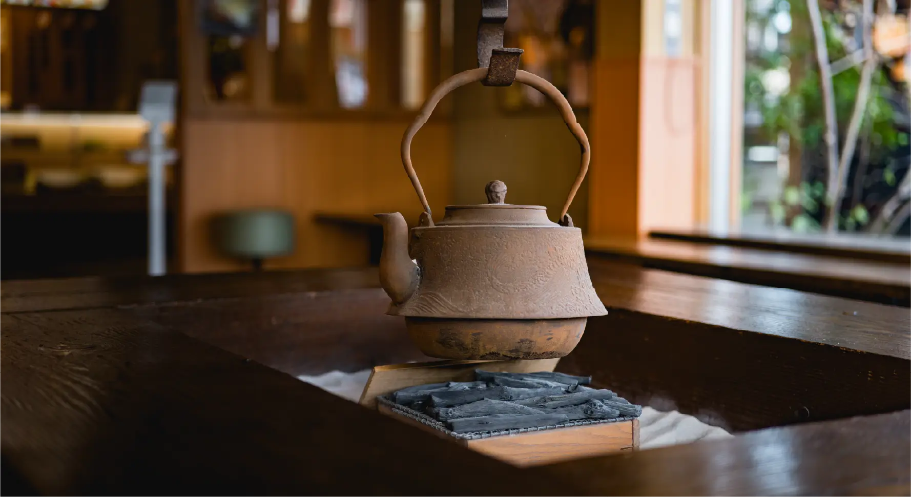 暖かな灯りと、和の意匠に包まれ五感で味を愉しむ、寿司屋でありたい